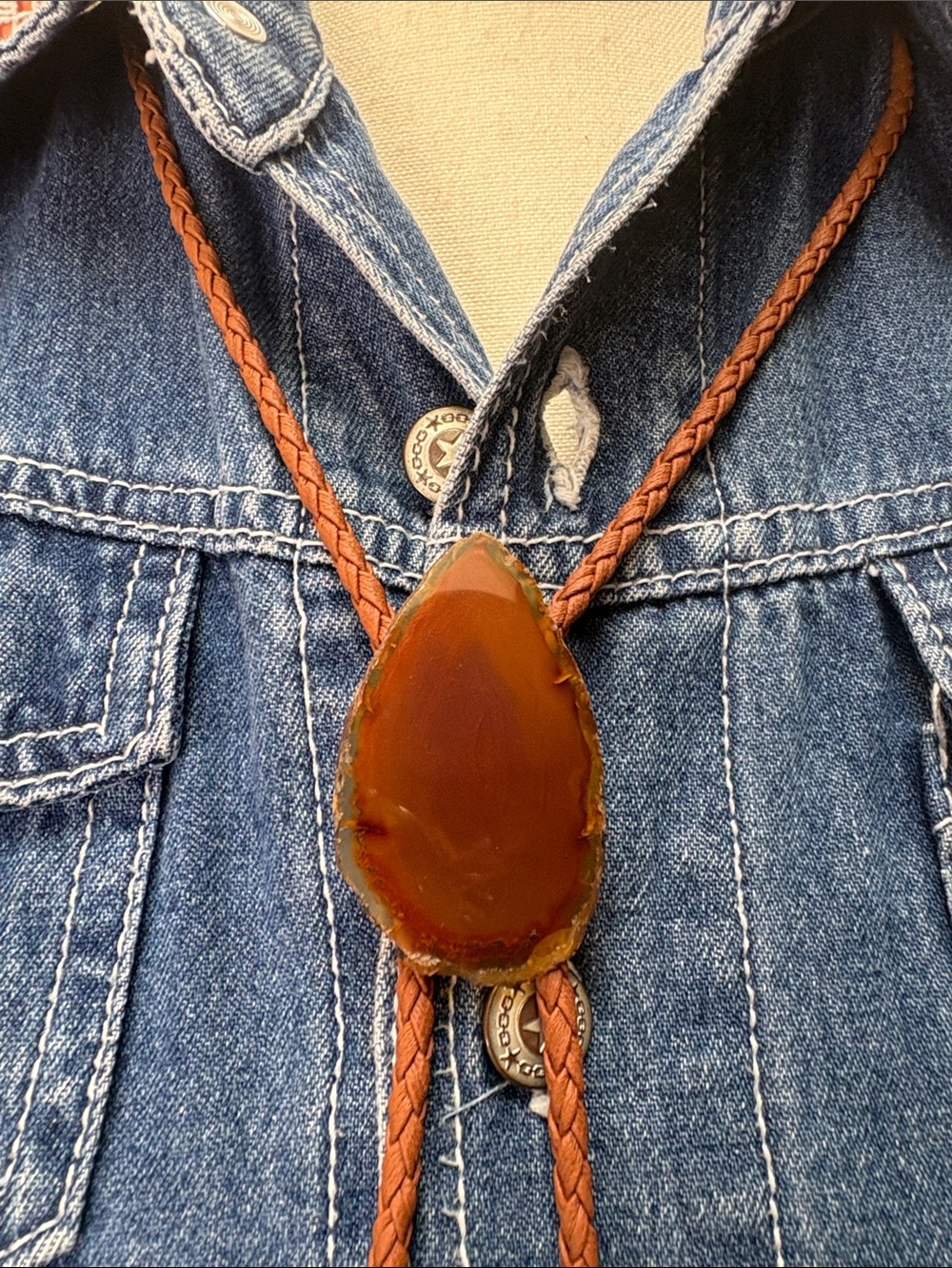 Vintage Western Bolo Tie Brown Agate Stone Braided Leather Feather Tips - Picture 3 of 6